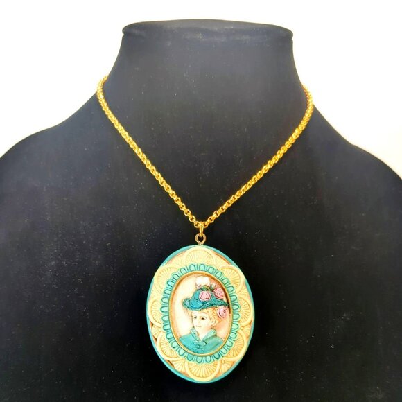 Vintage Hand-Painted Victorian Lady Resin Pendant Cameo Necklace Gold-Tone Chain - Picture 1 of 7